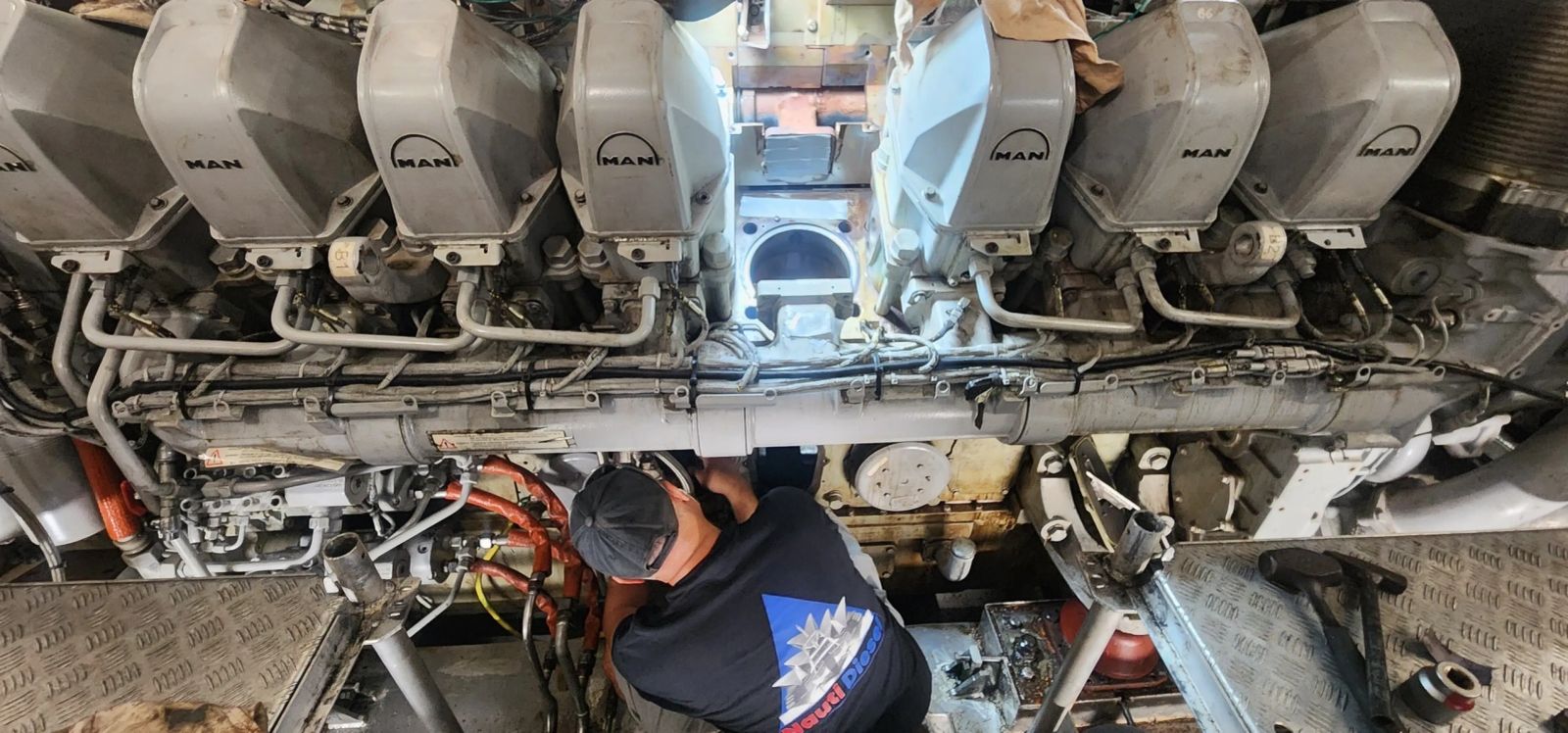 MAN 16V175D — Crankcase repairs