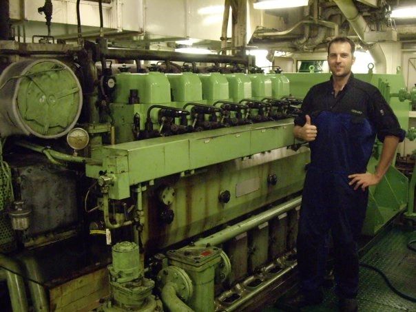 Shell M.T Helix — Sulzer 6S20 top-end and cylinder overhaul at sea between Melbourne and Brisbane